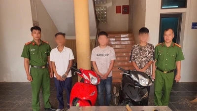 Bắt 'bộ tứ' côn đồ dùng hung khí gây thương tích cho người dân