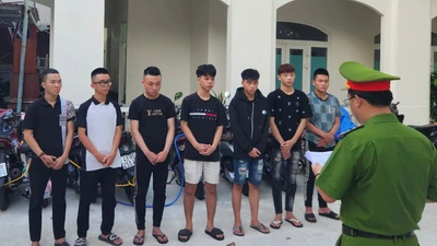 Khởi tố nhóm thanh thiếu niên vô cớ đánh mù mắt người đi đường 
