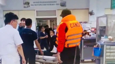 Kịp thời đưa cháu bé nguy kịch đi cấp cứu trong bão số 5