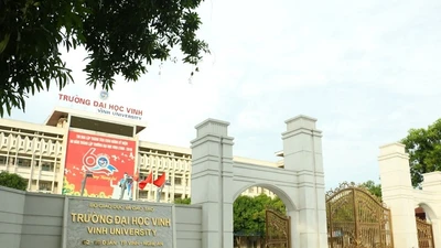 Trường Đại học Vinh kỷ luật cảnh cáo 2 cán bộ bị tố “gạ gẫm” nữ sinh