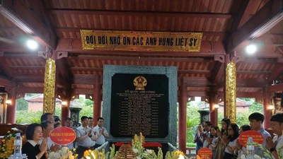 Dòng người đổ về "địa chỉ đỏ" Truông Bồn tri ân dịp 27/7