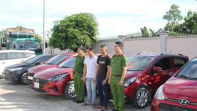Thuê xe rồi làm giả giấy tờ mang tên mình đưa đi cầm cố