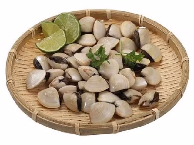 Rửa ngao, cho ớt hay rượu xưa rồi, người bán hải sản dạy tôi mẹo mới thực sự hiệu quả này, cát sạch bong không còn một hạt