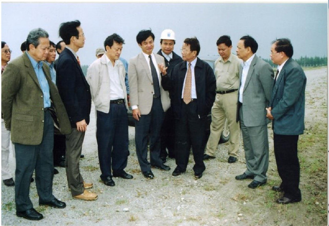 Chủ tịch nước Trần Đức Lương làm việc tại tỉnh Quảng Ngãi năm 2005. Ảnh tư liệu. tdl-3151.jpg