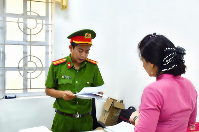 Cơ quan Cảnh sát điều tra thông qua lệnh khởi tố bị can, bắt tạm giam đối với Nguyễn Thị Quyên. 1000020297.jpg