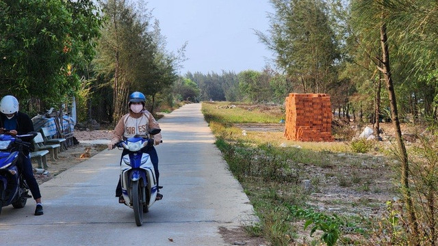 Tuyến đường xã ven biển tại huyện Mộ Đức Tuyến đường xã ven biển tại huyện Mộ Đức