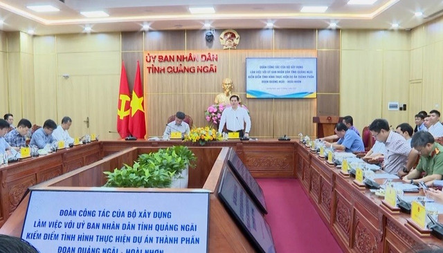 Đoàn công tác của Bộ Xây dựng làm việc cùng UBND tỉnh Quảng Ngãi. Ảnh: Tuệ Minh 73058-youtub-e-2024-05-53-34-18-still5221-13415015.jpg