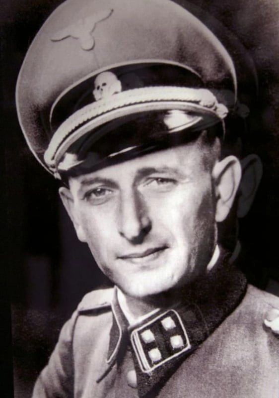 Adolf Eichmann, một trong những thành viên chủ chốt của kế hoạch diệt chủng người Do Thái. Adolf Eichmann, một trong những thành viên chủ chốt của kế hoạch diệt chủng người Do Thái.