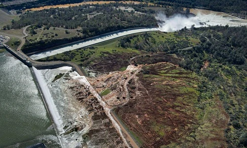 Hình ảnh đập Oroville ở California sắp vỡ nhìn từ trên cao