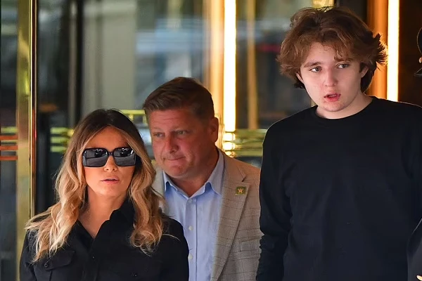 Ảnh: Con trai út của ông Trump “tái xuất”, ngoại hình gây bất ngờ