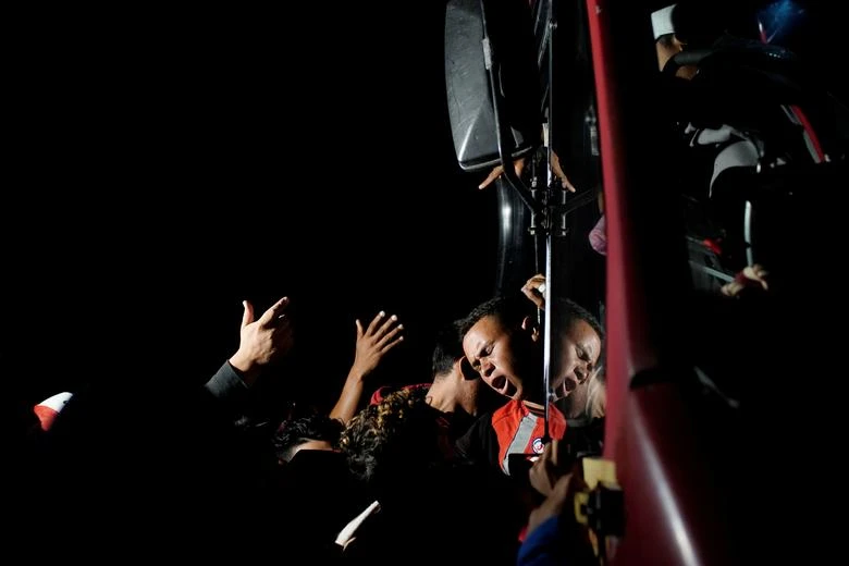 Nghẹt thở cảnh đoàn người di cư “rồng rắn” tới Mỹ