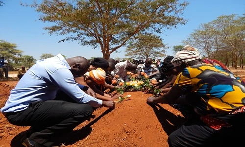 Phát hoảng 12 tục lệ mai táng “dị” nhất Châu Phi