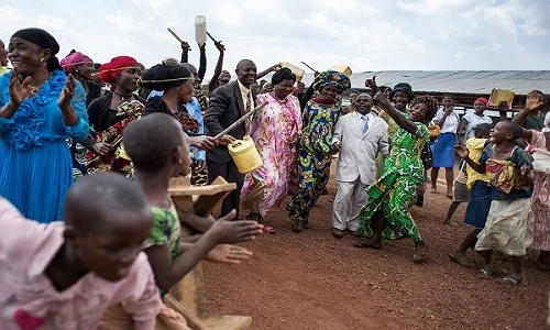 Cận cảnh đám cưới tập thể của người tị nạn Công-gô ở Burundi