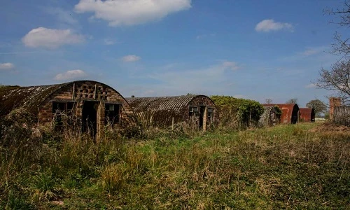 Bên trong trại giam tù binh Đức Quốc xã bỏ hoang ở Anh