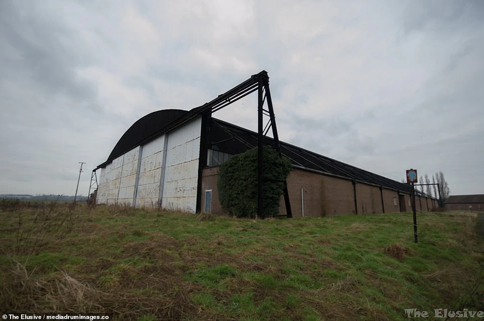 Đột nhập căn cứ không quân Anh bị bỏ hoang hàng thập kỷ