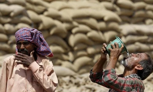 Ấn Độ nắng nóng "như thiêu như đốt", nhiều người tử vong