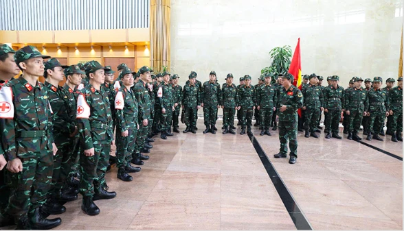 80 quân nhân Việt Nam lên đường sang Myanmar khắc phục hậu quả động đất