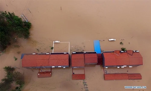 Cảnh tượng vỡ đê gây ngập lụt kinh hoàng ở Trung Quốc