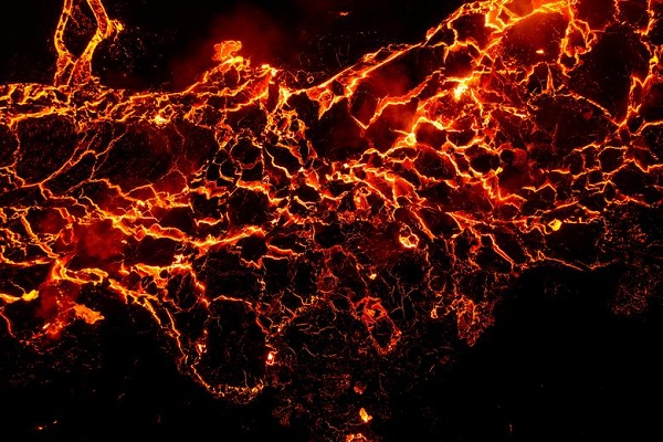 View - Ngoạn mục cảnh núi lửa phun trào nhìn từ trên cao | Báo Tri thức và Cuộc sống - TIN TỨC PHỔ BIẾN KIẾN THỨC 24H