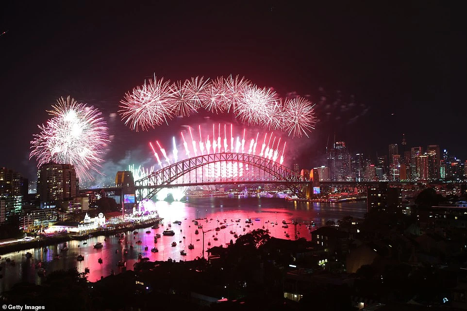 Mãn nhãn đại tiệc pháo hoa hoành tráng đón Năm mới 2019