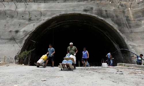 Mất điện, người dân Venezuela lại khốn khổ vì khủng hoảng nước