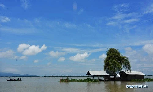 Ảnh: Cảnh tượng ngập lụt nghiêm trọng ở Ấn Độ