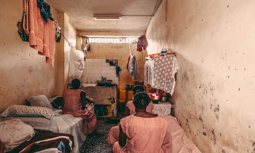 Cận cảnh cuộc sống nhà tù giam phạm nhân nữ ở Châu Phi