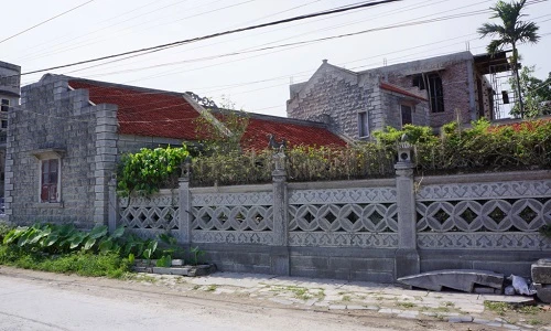 Nhà đá trăm tuổi có một không hai ở Ninh Bình