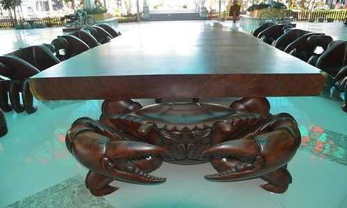 Chiêm ngưỡng bộ salon “cua” bằng gỗ nguyên khối giá 2 tỷ đồng 