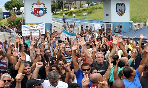 Hình ảnh về bạo loạn ở Brazil do cảnh sát đình công