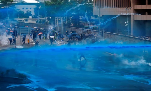 Hình ảnh Hong Kong chìm trong hơi cay mù mịt vì biểu tình