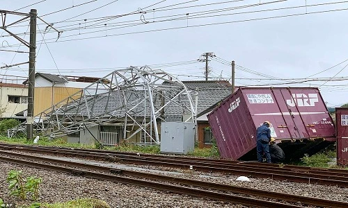 Nhật-Hàn tan hoang sau khi bão Tapah càn quét