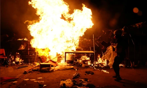 Hong Kong chìm trong bạo lực: Cảnh sát tung “vũ khí” mới đối phó biểu tình