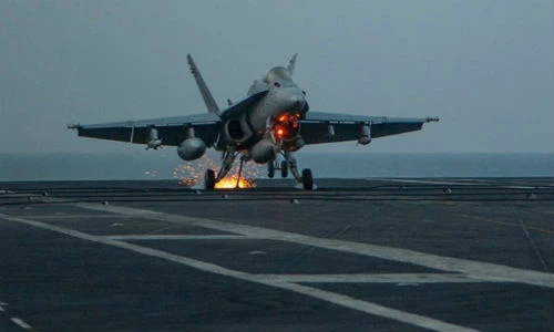 Mỹ lần đầu không kích kho vũ khí hóa học của IS