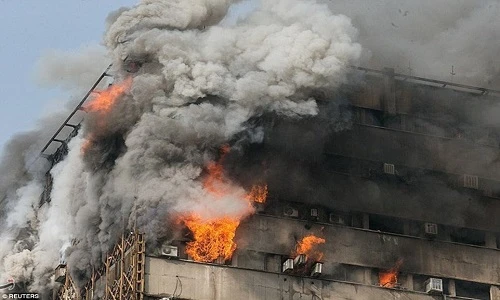 Hiện trường kinh hoàng vụ sập trung tâm thương mại ở Iran