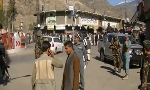 Taliban đánh bom kinh hoàng tại Afghanistan, hàng chục người thương vong