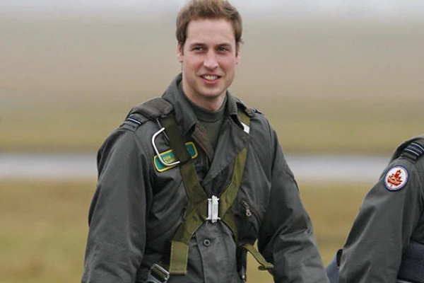 Ảnh thời thanh niên điển trai như tài tử của Hoàng tử William