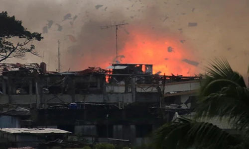 Ảnh: Quân đội Philippines tấn công khủng bố ở Marawi