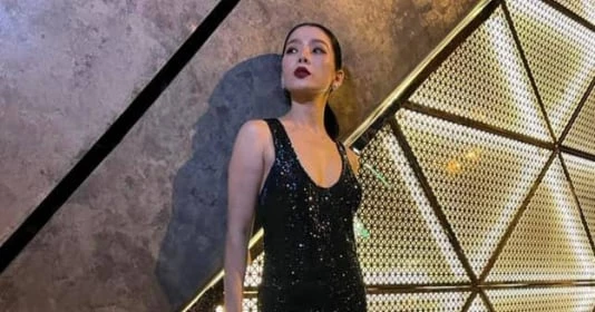 Lệ Quyên khoe chân dài trong chiếc đầm ngắn nhưng mất điểm vòng eo