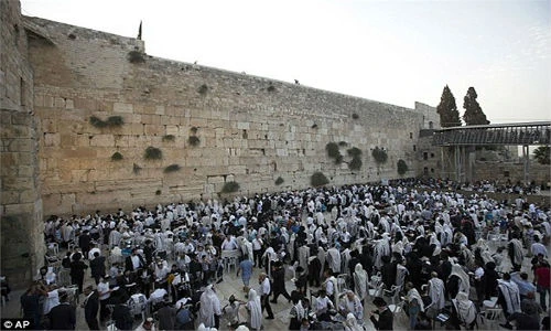 Đụng độ đẫm máu Israel-Palestine ở đền thờ al-Aqsa