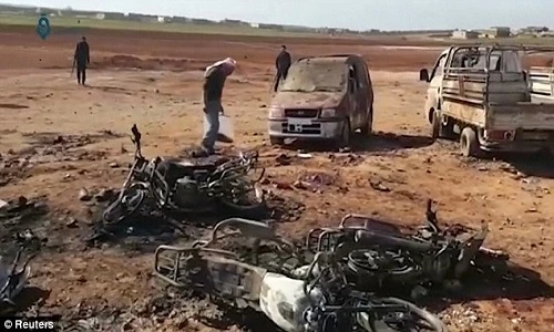 Hiện trường kinh hoàng vụ đánh bom xe liều chết gần Al-Bab