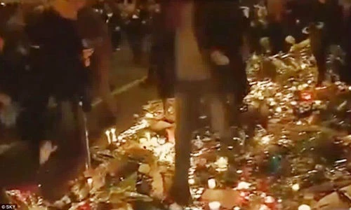 Dân Pháp chạy loạn khi tưởng niệm ở Paris vì nghĩ xả súng