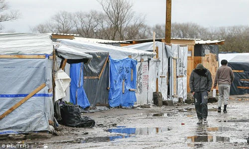 Rúng động 7 bé trai bị cưỡng hiếp trong trại tị nạn Pháp