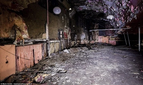 Hãi hùng bên trong nhà hát bỏ hoang 20 năm ở Anh