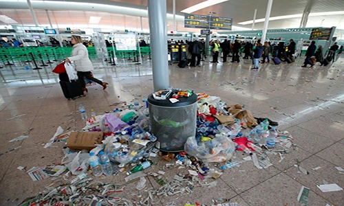 Ảnh: Sân bay “hóa” bãi rác kinh hoàng ở Tây Ban Nha
