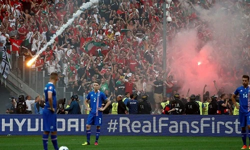CĐV Hungary gây hỗn loạn trên khán đài mùa Euro 2016