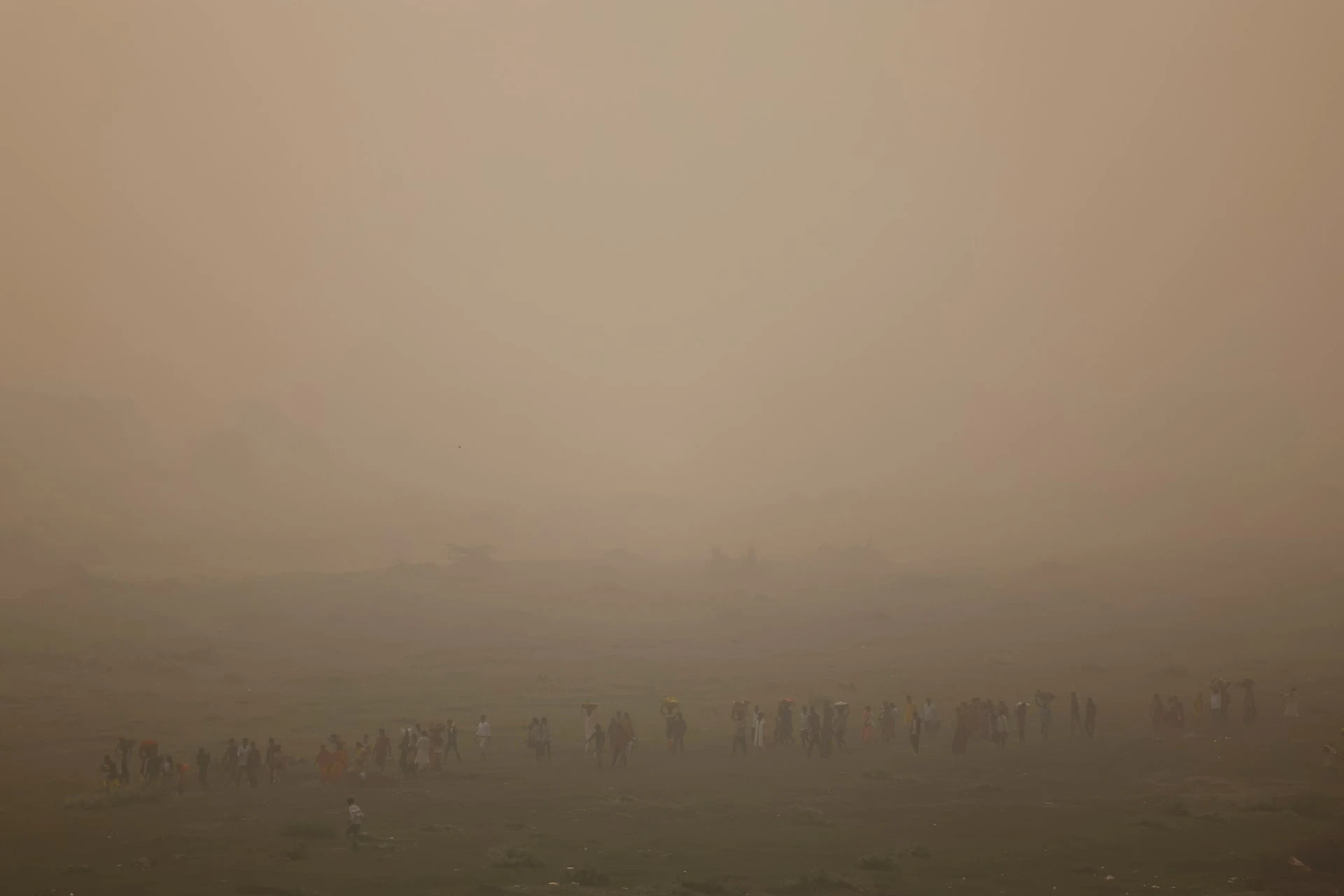 Toàn cảnh thủ đô Ấn Độ chìm trong khói bụi ô nhiễm độc hại 