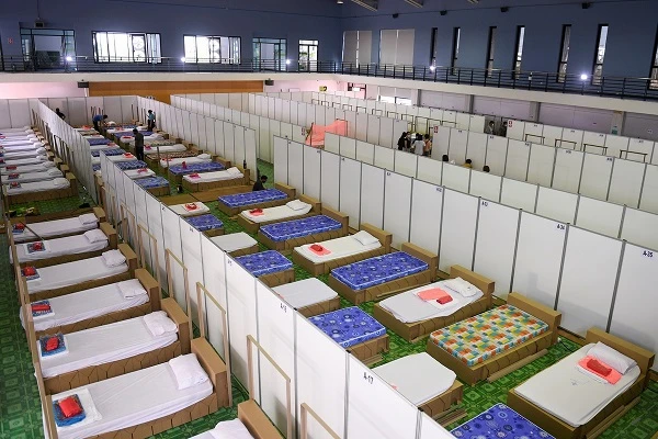 Dịch Covid-19 bùng trở lại, phố xá Thái Lan tối đèn giữa tết Songkran