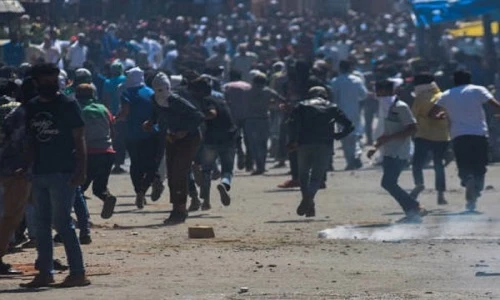 Hình ảnh đụng độ dữ dội bùng phát ở Kashmir