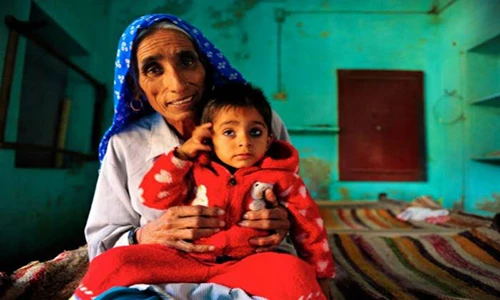 Kinh ngạc 10 bà lão U80, U70 sinh con trên thế giới